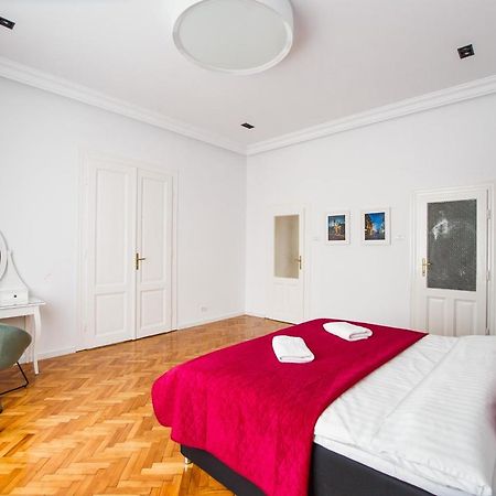Spacious Riverviews Apartment Near Piata Unirii أرادايا المظهر الخارجي الصورة