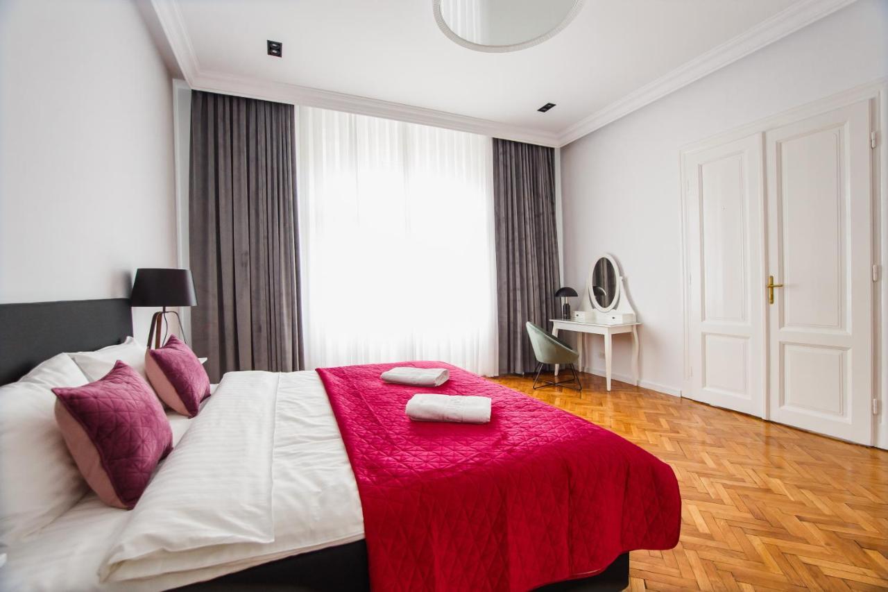 Spacious Riverviews Apartment Near Piata Unirii أرادايا المظهر الخارجي الصورة