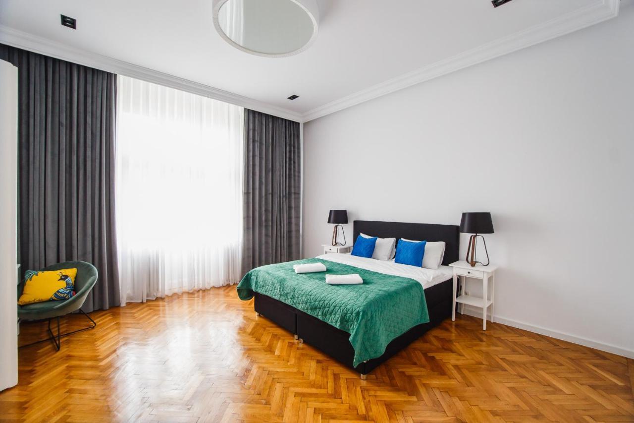 Spacious Riverviews Apartment Near Piata Unirii أرادايا المظهر الخارجي الصورة
