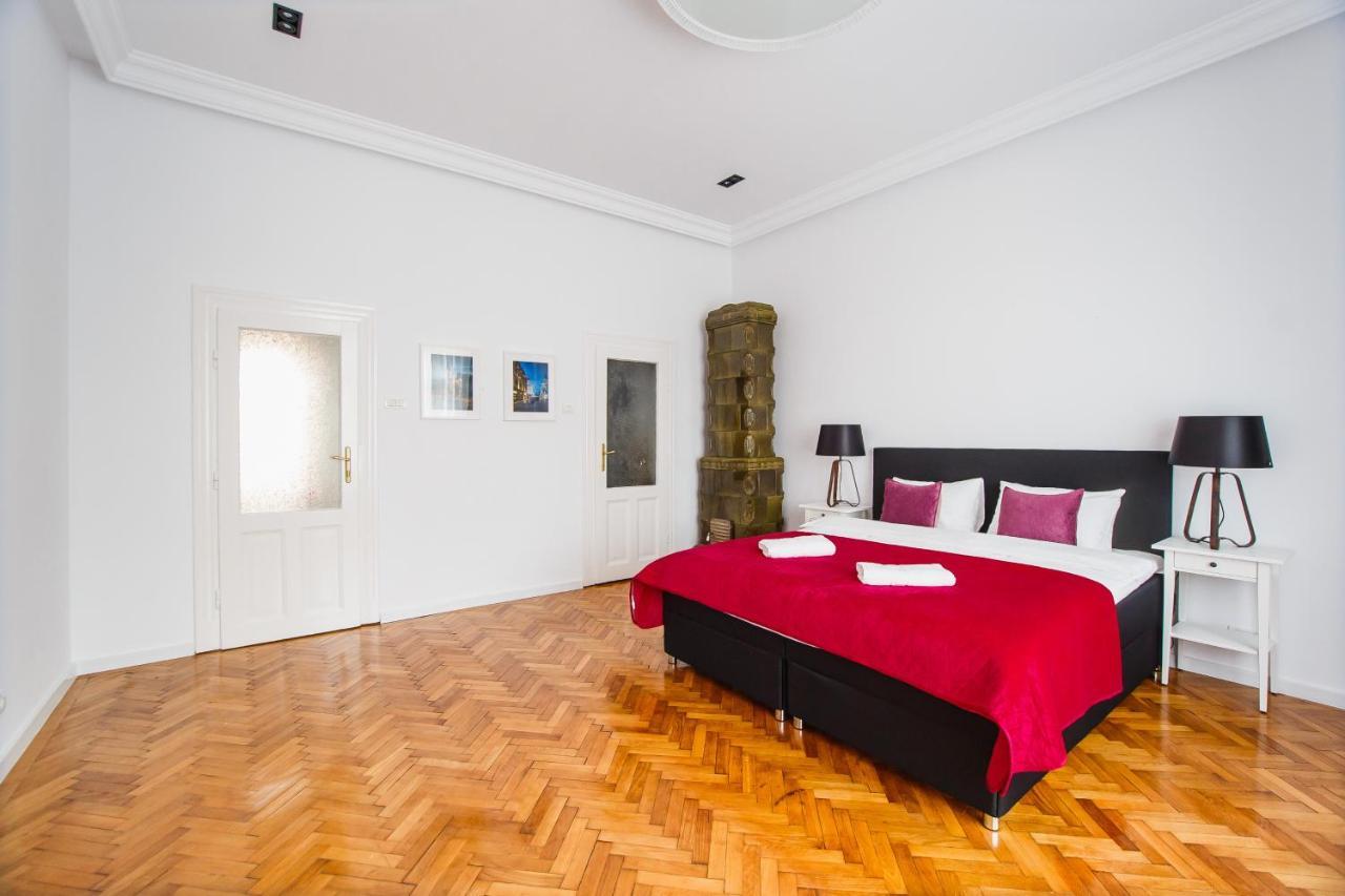 Spacious Riverviews Apartment Near Piata Unirii أرادايا المظهر الخارجي الصورة