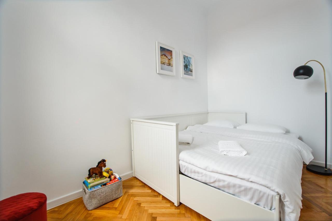 Spacious Riverviews Apartment Near Piata Unirii أرادايا المظهر الخارجي الصورة