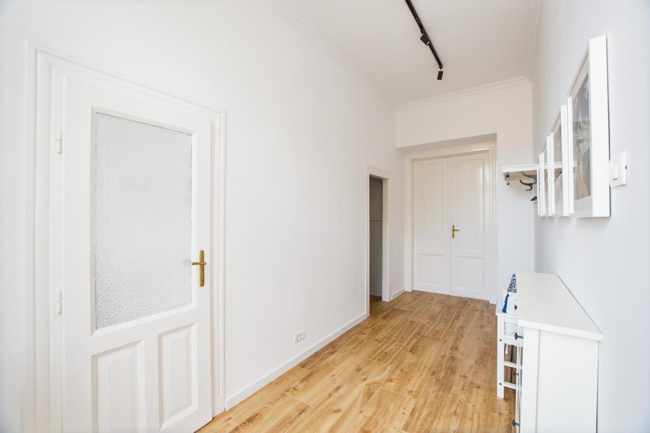 Spacious Riverviews Apartment Near Piata Unirii أرادايا المظهر الخارجي الصورة